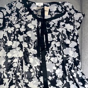 LOFT Satin Trim w/Satin Bow, BL/Wh Floral NWT, Sz Large, Sheer Polyester Blouse